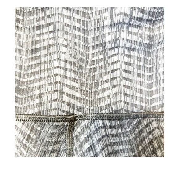 Lululemon Wunder Under High Rise Leggings Cropped Size 6 Chevron Stripe Print - Picture 10 of 10